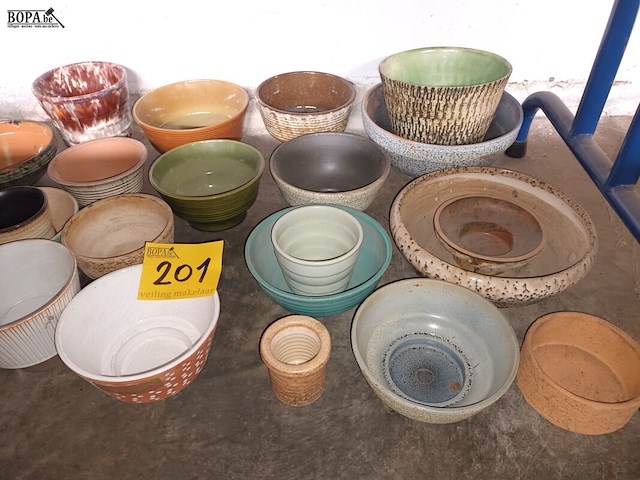 Lot 201 - vintage bloempotten. 23 stuks - afbeelding 3 van  3
