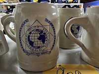 Lot 202 - bekers met diverse politie emblemen 13 stuks - afbeelding 4 van  5