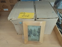 Lot 202 - fotokaders in hout - afbeelding 1 van  3