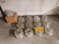 Lot 202 - glazen lampenkapjes. 13 stuks - afbeelding 1 van  4