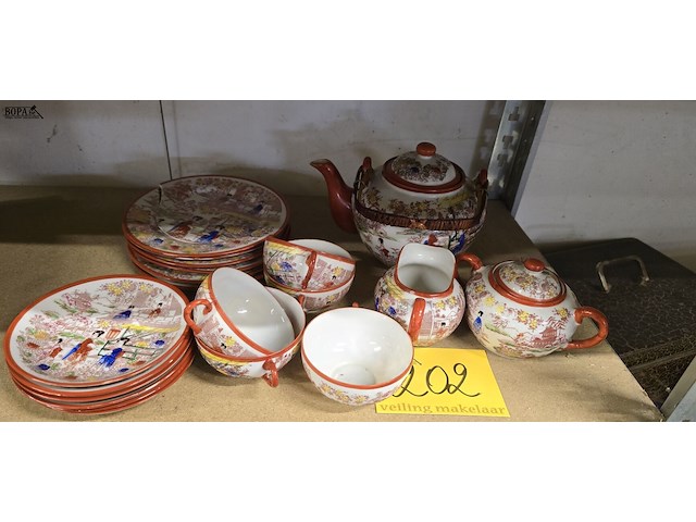 Lot 202 - japanstheeservies in porselein - afbeelding 1 van  4