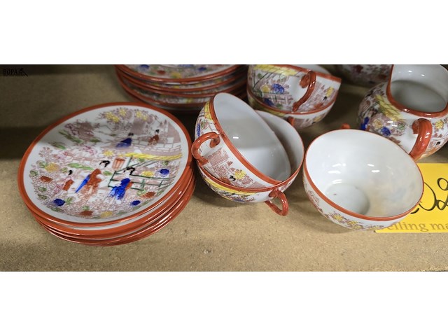 Lot 202 - japanstheeservies in porselein - afbeelding 2 van  4