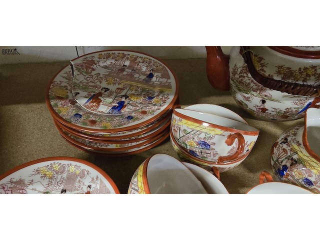 Lot 202 - japanstheeservies in porselein - afbeelding 3 van  4