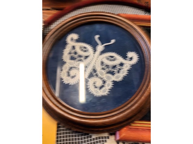 Lot 202 - kaders met kantwerk. 4 stuks - afbeelding 3 van  4