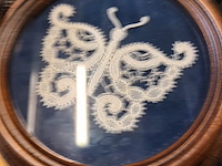 Lot 202 - kaders met kantwerk. 4 stuks - afbeelding 3 van  4