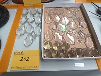 Lot 202 - lot glazen bellen en bollen voor lusters