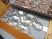 Lot 202 - lot glazen bellen en bollen voor lusters - afbeelding 2 van  4