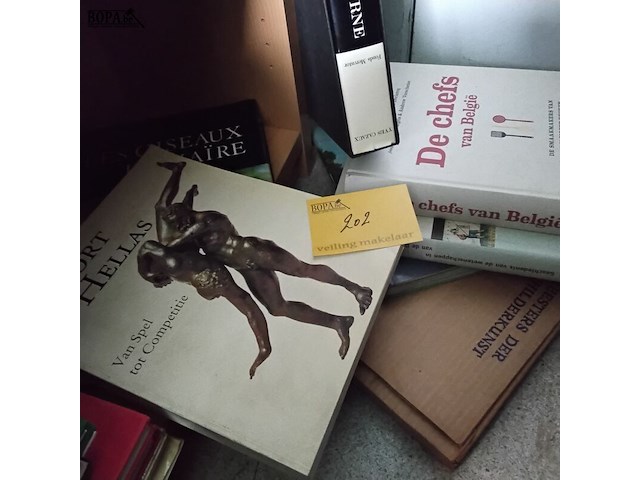 Lot 202 - lot koffietafelboeken: geschiedenis en sport, de chefs van b - afbeelding 1 van  2