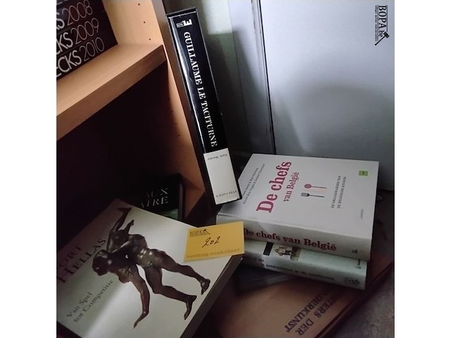 Lot 202 - lot koffietafelboeken: geschiedenis en sport, de chefs van b - afbeelding 2 van  2