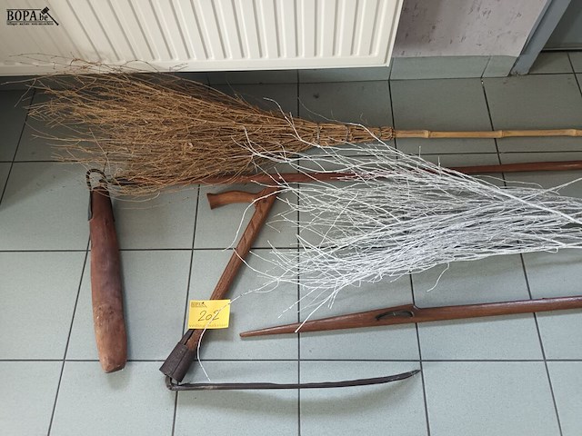 Lot 202 - oude landbouwwerktuigen - afbeelding 2 van  4