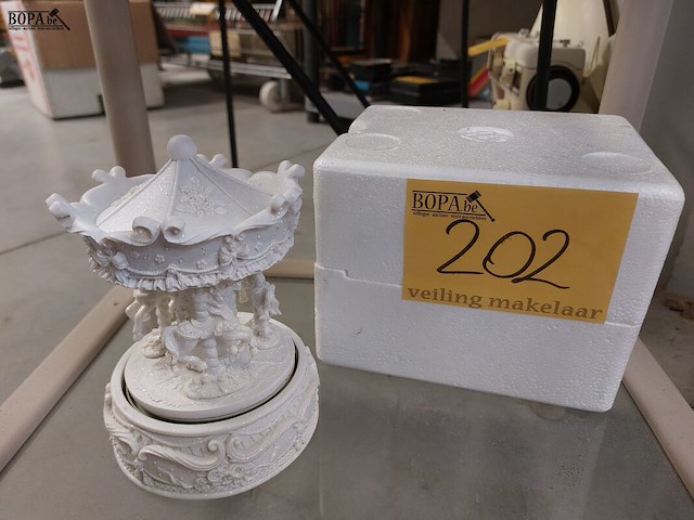 Lot 202 - paardenmolen - afbeelding 1 van  2