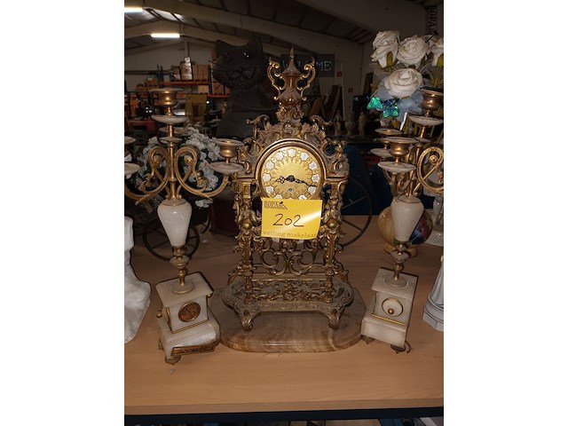 Lot 202 - schouwgarnituur - afbeelding 1 van  6