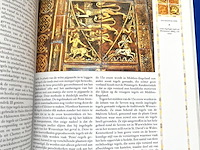 Lot 202 - tegels de geschiedenis van de decoratieveaardewerktegel - afbeelding 5 van  6