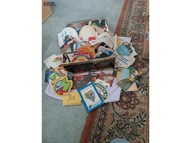 Lot 202 - verzamelobjecten: bierkaartjes - afbeelding 1 van  5