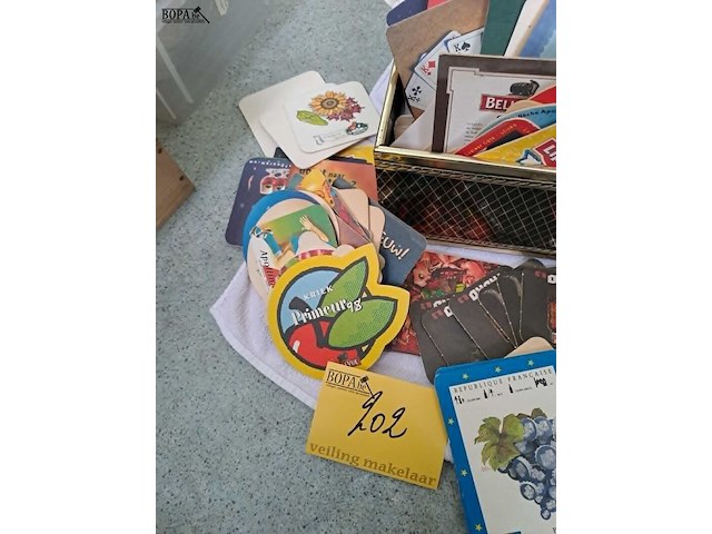 Lot 202 - verzamelobjecten: bierkaartjes - afbeelding 2 van  5