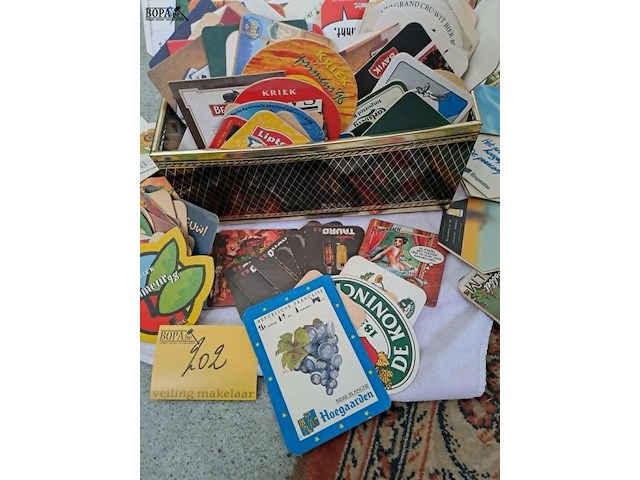 Lot 202 - verzamelobjecten: bierkaartjes - afbeelding 5 van  5