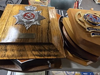 Lot 203 - aandenkens op houten paneel ong 29 stuks - afbeelding 3 van  6