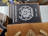 Lot 203 - aandenkens op houten paneel ong 29 stuks - afbeelding 4 van  6