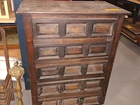 Lot 203 - antieke ladekast