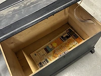 Lot 203 - houten opbergkist - afbeelding 2 van  2