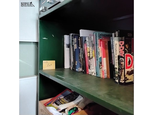 Lot 203 - lot boeken oorlog - afbeelding 1 van  2