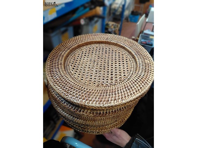 Lot 203 - rotan onderborden vintage queens diam 32 - buitenrand 5 cm - - afbeelding 2 van  2