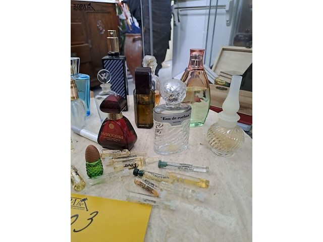 Lot 203 - verzamelobject: vintage parfumflesjes - afbeelding 2 van  3