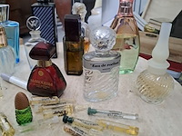 Lot 203 - verzamelobject: vintage parfumflesjes - afbeelding 2 van  3