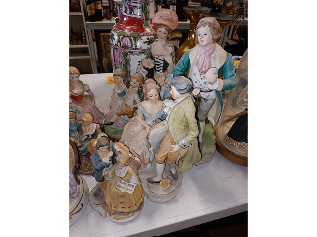 Lot 204 - biscuit beelden. 16 stuks - afbeelding 2 van  5