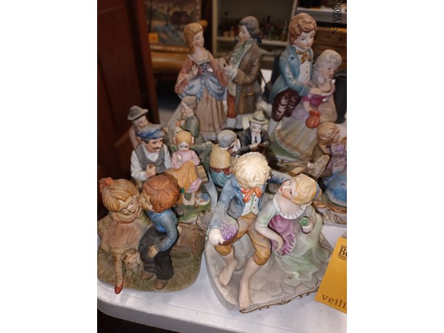 Lot 204 - biscuit beelden. 16 stuks - afbeelding 3 van  5