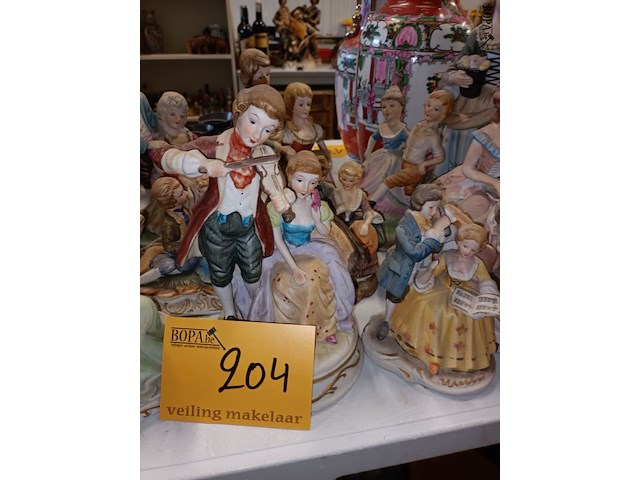 Lot 204 - biscuit beelden. 16 stuks - afbeelding 5 van  5