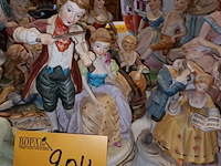 Lot 204 - biscuit beelden. 16 stuks - afbeelding 5 van  5