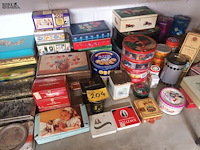 Lot 204 - blikken dozen en sigarenkistjes. 55 stuks - afbeelding 1 van  5