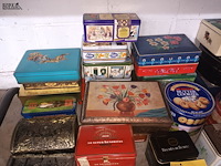 Lot 204 - blikken dozen en sigarenkistjes. 55 stuks - afbeelding 2 van  5