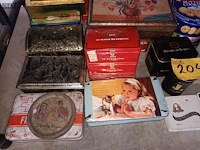 Lot 204 - blikken dozen en sigarenkistjes. 55 stuks - afbeelding 5 van  5