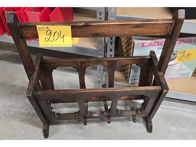 Lot 204 - houten dagbladhouder - afbeelding 1 van  2