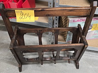 Lot 204 - houten dagbladhouder - afbeelding 1 van  2