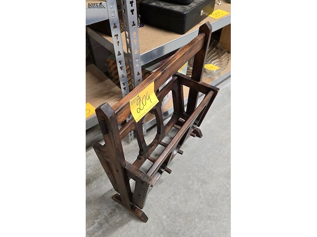 Lot 204 - houten dagbladhouder - afbeelding 2 van  2