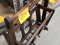 Lot 204 - houten dagbladhouder - afbeelding 2 van  2