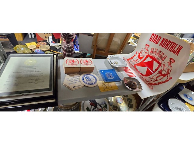 Lot 204 - politie items - afbeelding 1 van  5