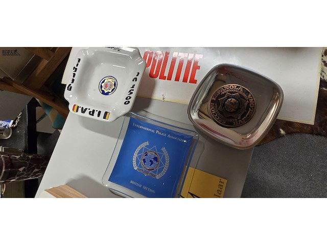 Lot 204 - politie items - afbeelding 3 van  5