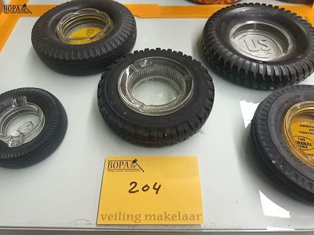 Lot 204 - reclame asbakken autobanden. 5 stuks - afbeelding 1 van  6