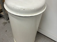 Lot 204 - retro medische afvalemmer in email