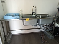 Lot 204 - rvs spoeltafel - afbeelding 1 van  3