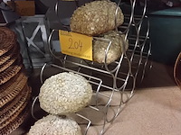 Lot 204 - wijnrekje (15 flessen) inox - decoratief brood 5 stuks - afbeelding 1 van  1