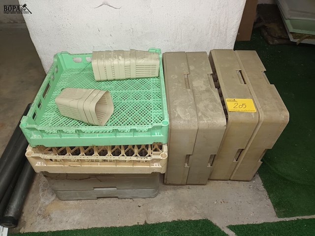 Lot 205 - bakken voor vaatwasmachine. 9 stuks - afbeelding 1 van  4