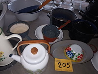 Lot 205 - brocante emaille items. 26 stuks - afbeelding 3 van  4