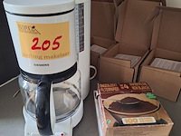 Lot 205 - koffiezetapparaat en filters - afbeelding 1 van  1