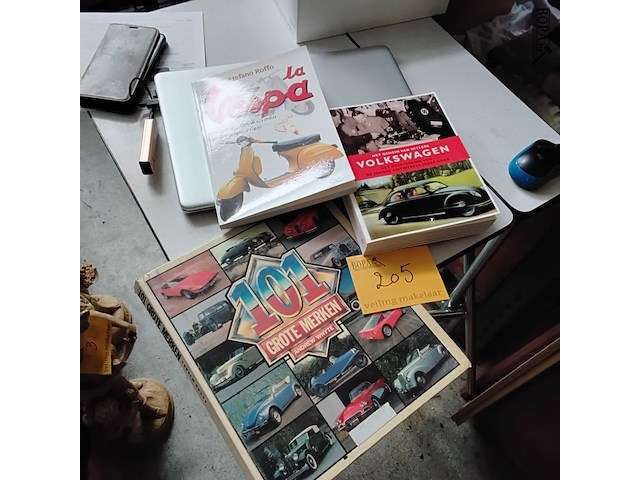 Lot 205 - lot boeken voertuigen - afbeelding 1 van  1