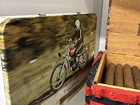 Lot 205 - lot sigaren met retrodoosjes - afbeelding 2 van  4